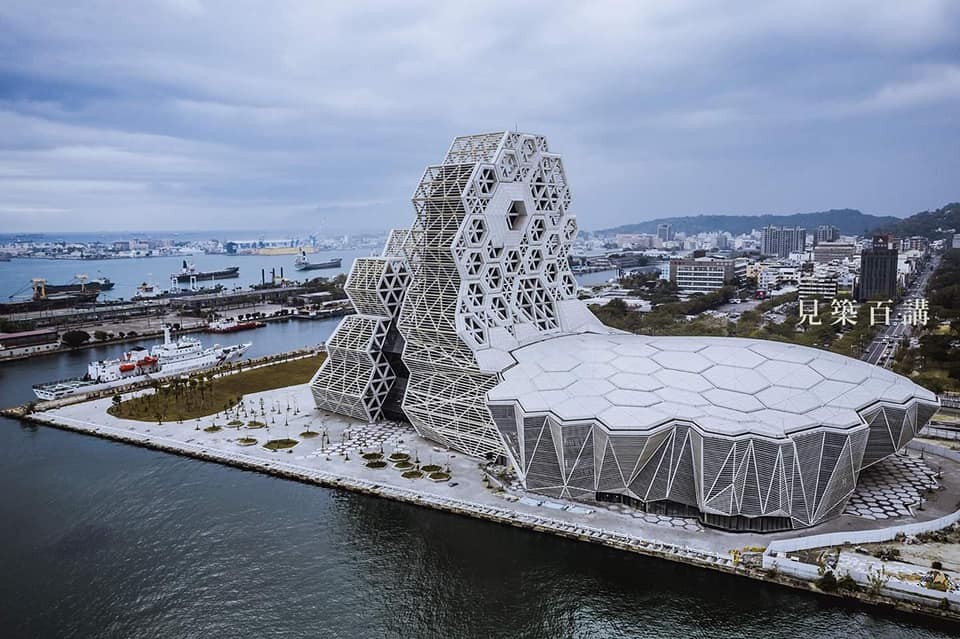 Trung tâm Âm nhạc Cao Hùng (The Kaohsiung Music Center) đã khai trương hôm Chủ nhật (31/10)