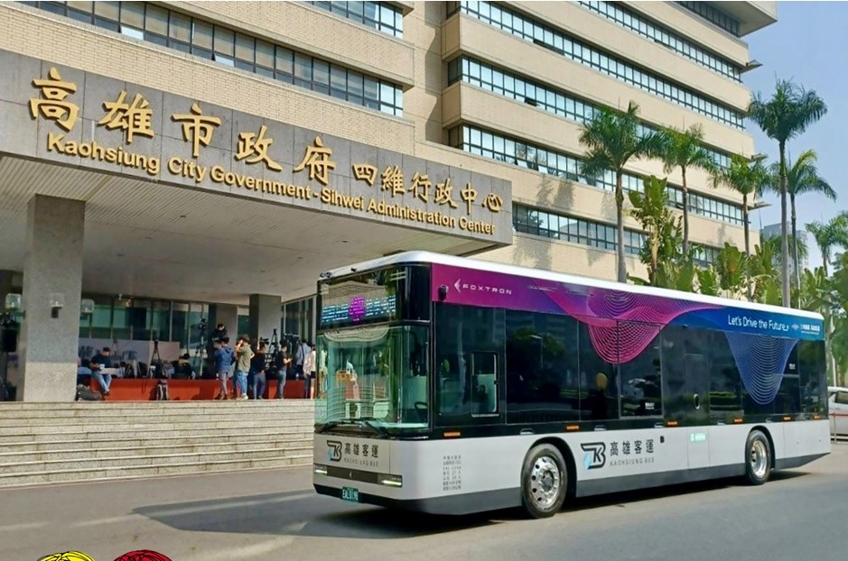 Tập đoàn Công nghệ Foxconn đã giao chiếc xe buýt điện Model T đầu tiên của mình đến Cao Hùng vào thứ 5 (3/3)